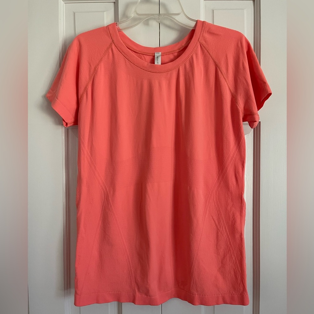 Athleta Momentum Tee in Coral, Size XL EUC, Seamless